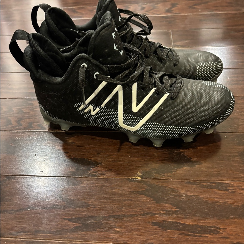 New Balance Men’s Black and White Freeze LX V4 Lacrosse Shoe